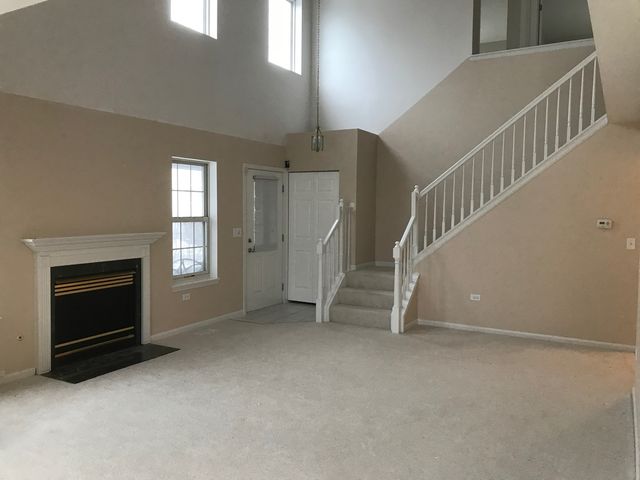 2320 College Green Drive, Elgin, IL 60123