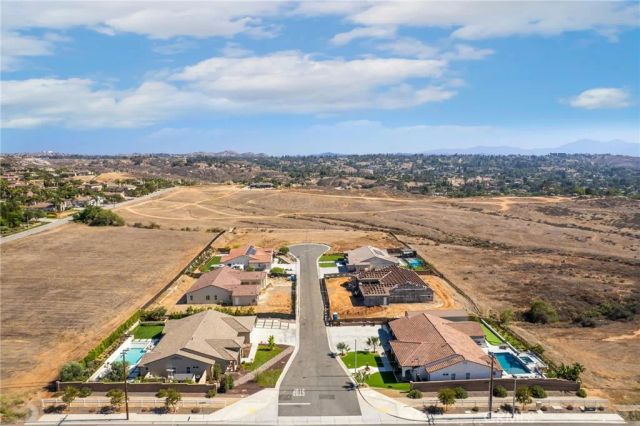 7948 Featherstone Ct, Riverside, CA 92506