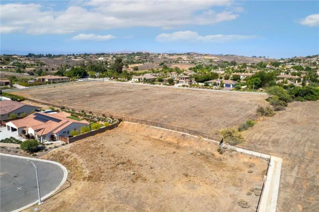 7948 Featherstone Ct, Riverside, CA 92506