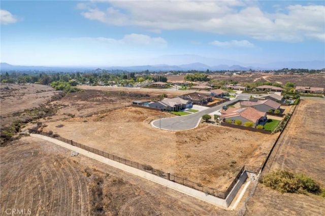 7948 Featherstone Ct, Riverside, CA 92506