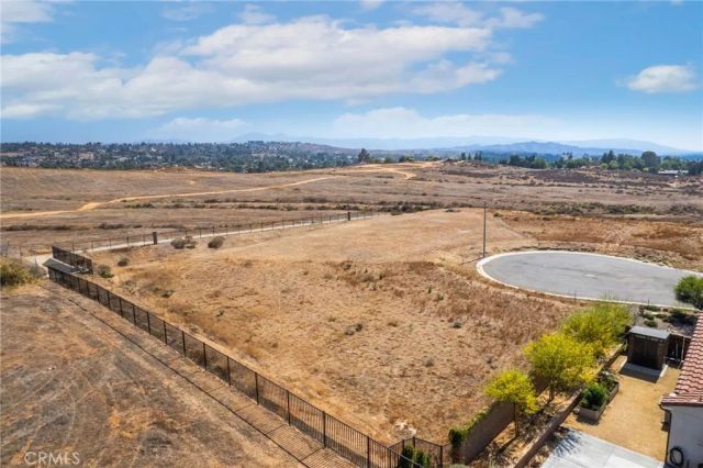 7948 Featherstone Ct, Riverside, CA 92506