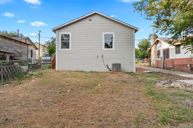 2210 Crockett, San Antonio, TX 78202