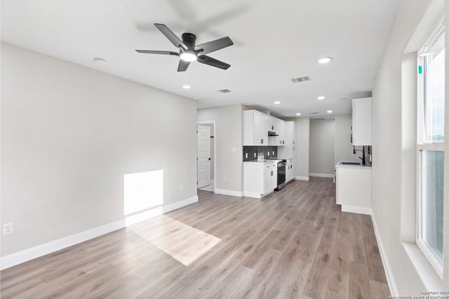 2210 Crockett, San Antonio, TX 78202