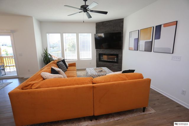 11305 Horizon Circle, Papillion, NE 68046