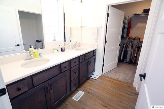 11305 Horizon Circle, Papillion, NE 68046