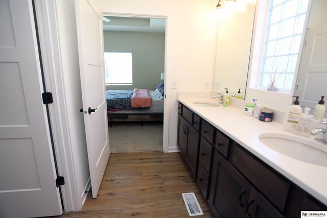 11305 Horizon Circle, Papillion, NE 68046