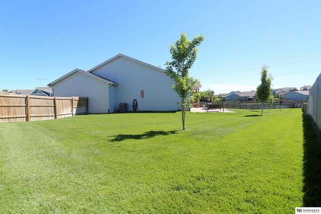 11305 Horizon Circle, Papillion, NE 68046