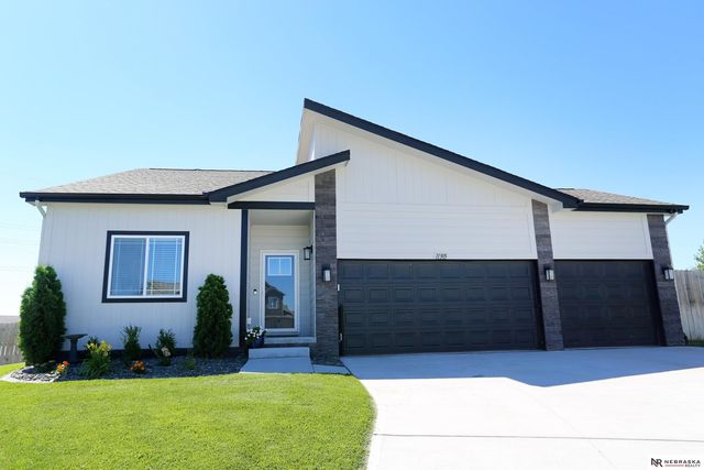 11305 Horizon Circle, Papillion, NE 68046