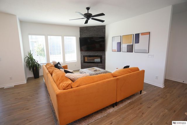11305 Horizon Circle, Papillion, NE 68046