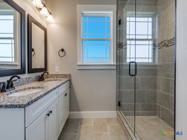 188 Turnberry Drive, La Vernia, TX 78121