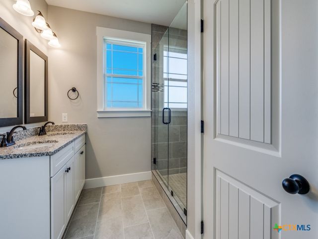 188 Turnberry Drive, La Vernia, TX 78121