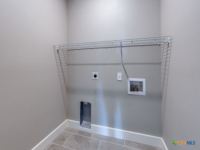 188 Turnberry Drive, La Vernia, TX 78121