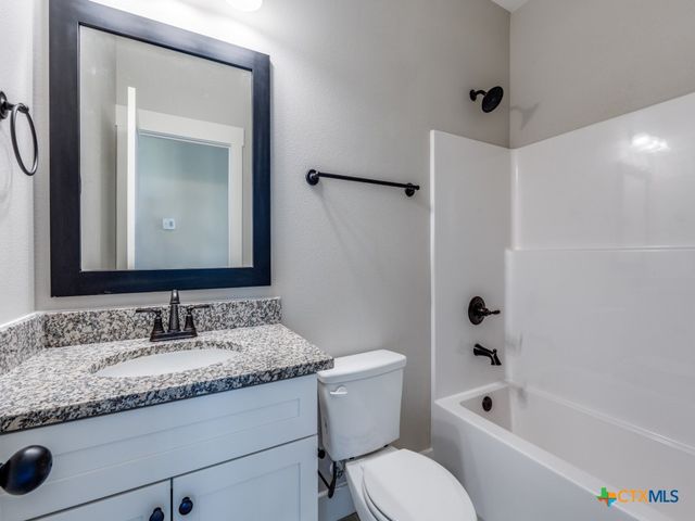 188 Turnberry Drive, La Vernia, TX 78121