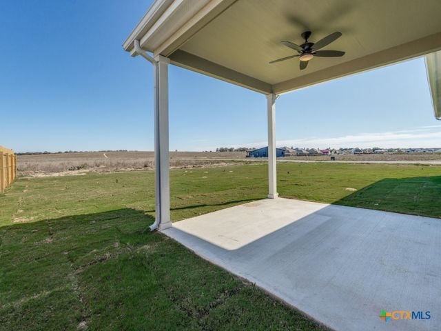 188 Turnberry Drive, La Vernia, TX 78121
