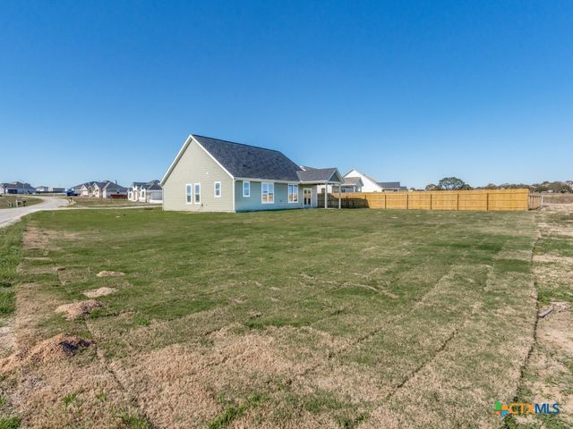 188 Turnberry Drive, La Vernia, TX 78121