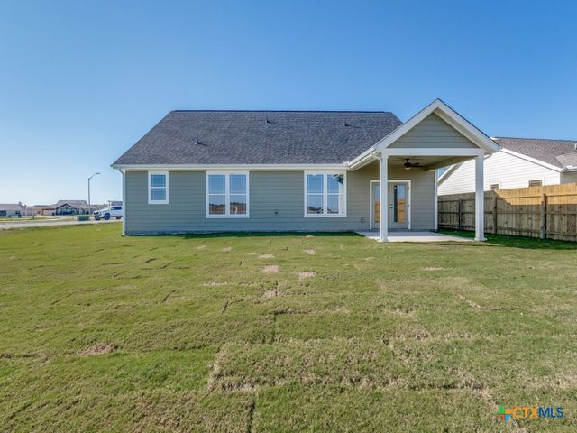 188 Turnberry Drive, La Vernia, TX 78121