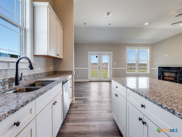 188 Turnberry Drive, La Vernia, TX 78121