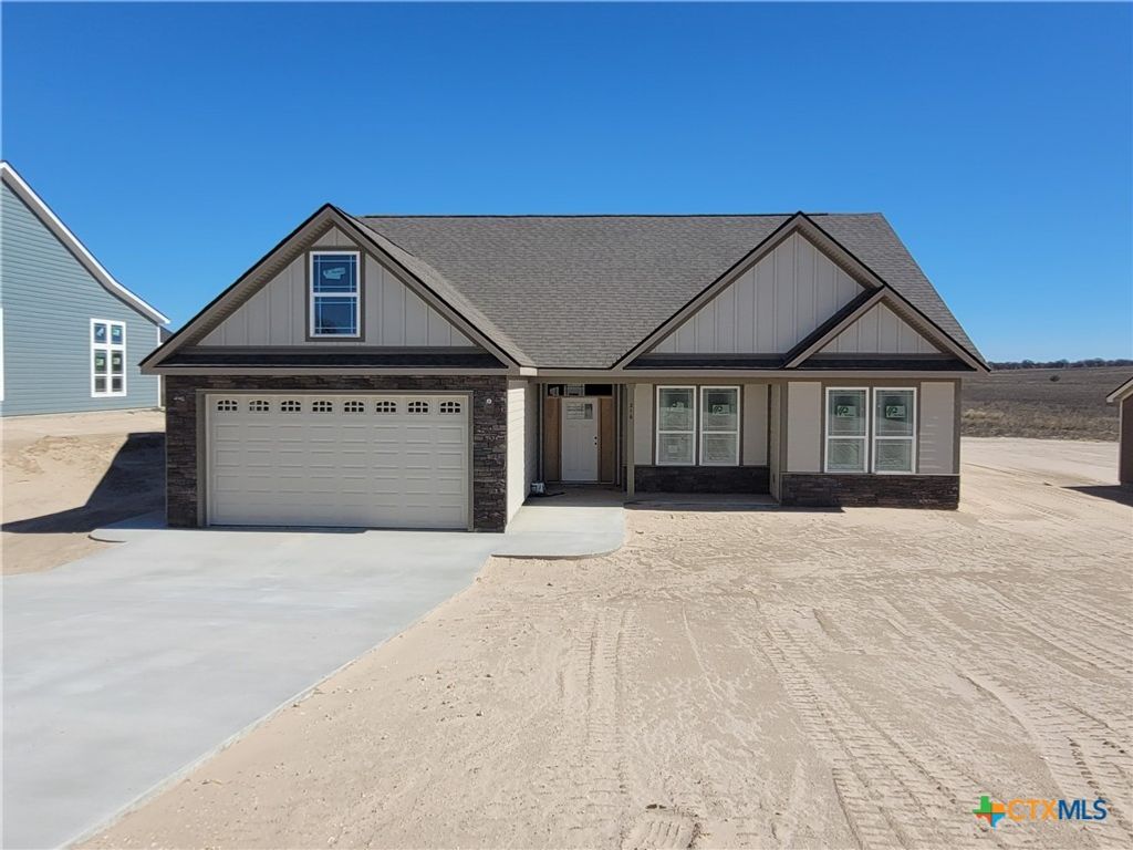 188 Turnberry Drive, La Vernia, TX 78121
