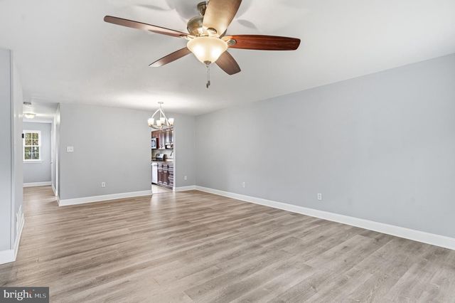 233 LAFAYETTE DR, Swedesboro, NJ 08085