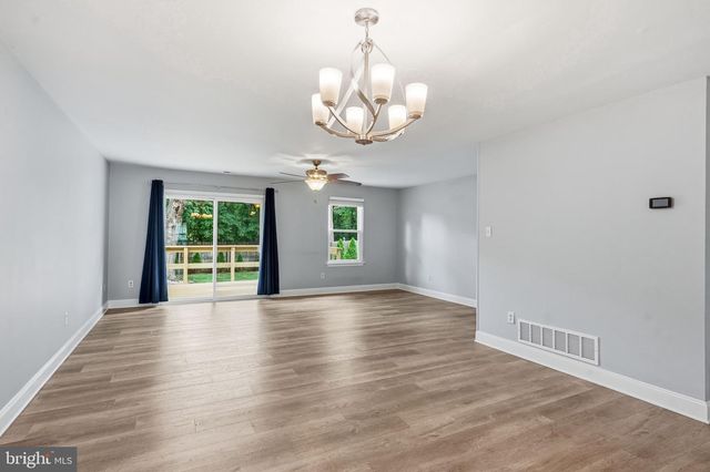 233 LAFAYETTE DR, Swedesboro, NJ 08085