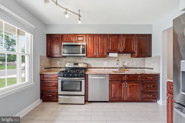 233 LAFAYETTE DR, Swedesboro, NJ 08085