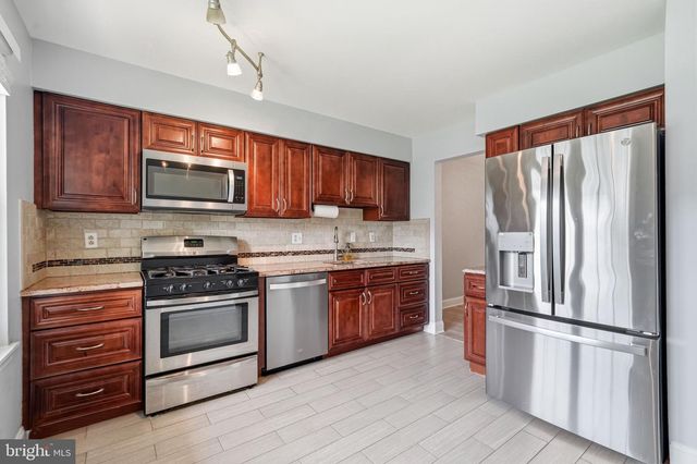 233 LAFAYETTE DR, Swedesboro, NJ 08085