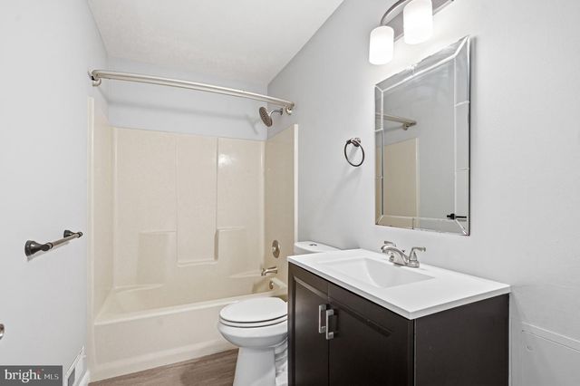 233 LAFAYETTE DR, Swedesboro, NJ 08085