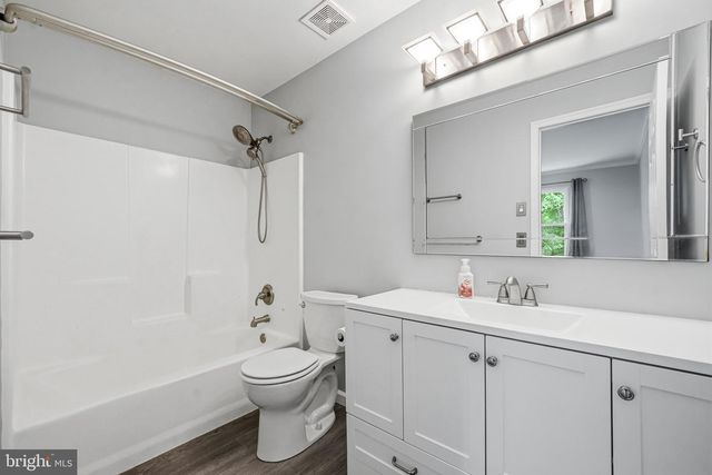 233 LAFAYETTE DR, Swedesboro, NJ 08085