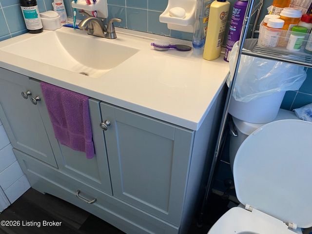 9004 W Manslick Rd, Louisville, KY 40272