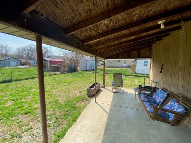 9004 W Manslick Rd, Louisville, KY 40272