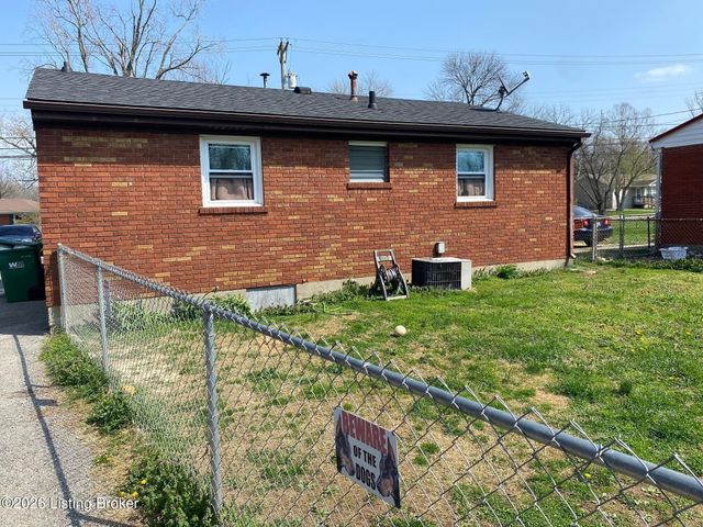 9004 W Manslick Rd, Louisville, KY 40272