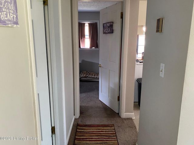 9004 W Manslick Rd, Louisville, KY 40272