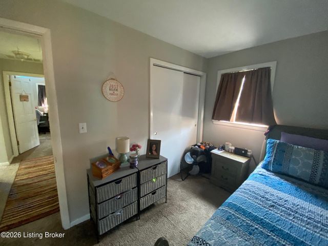 9004 W Manslick Rd, Louisville, KY 40272