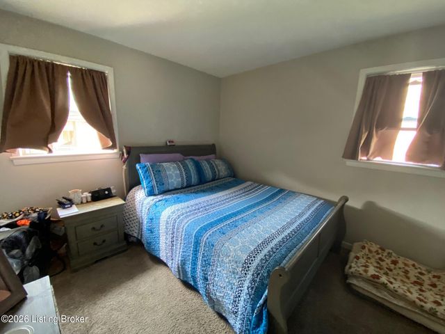 9004 W Manslick Rd, Louisville, KY 40272