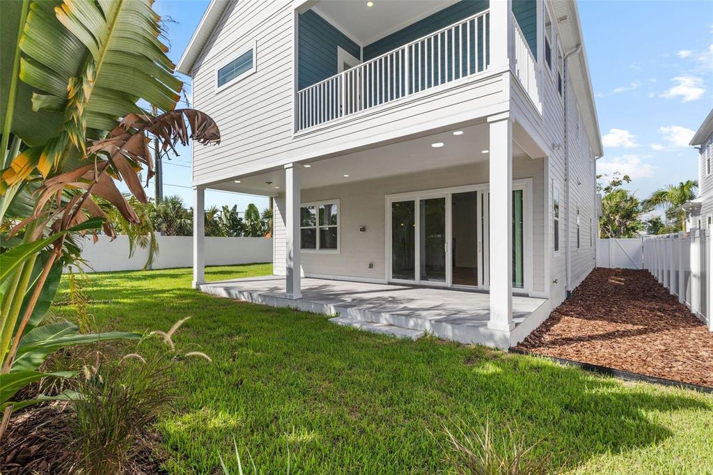 Image 20 of property listing at 3801 71ST STREET N, St Petersburg, FL 33709