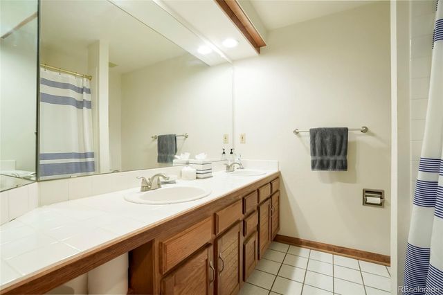 5200 S Memphis Court, Aurora, CO 80015