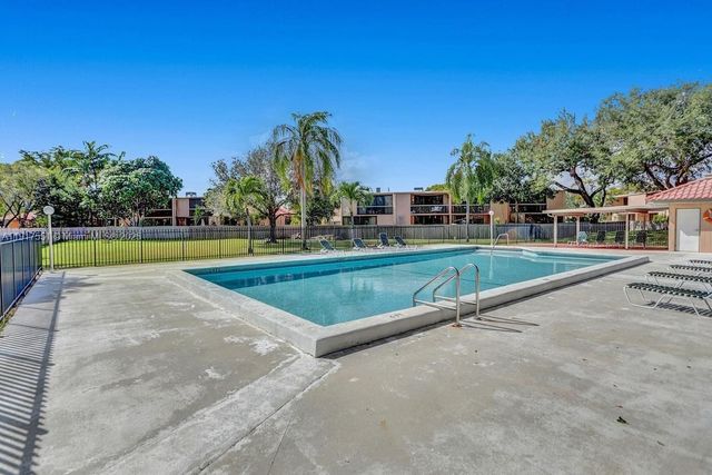 20533 NE 6th Ct, Miami, FL 33179