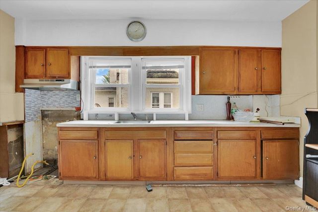 639 S 5th Avenue, Mount Vernon, NY 10550