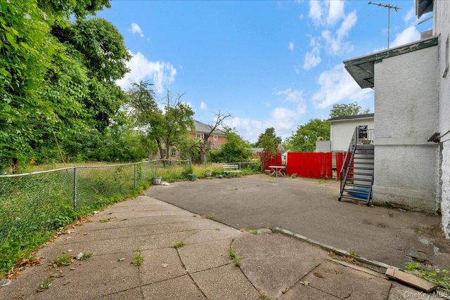 639 S 5th Avenue, Mount Vernon, NY 10550