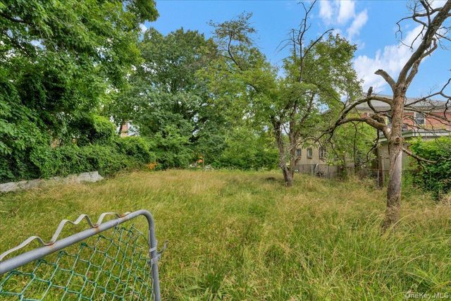 639 S 5th Avenue, Mount Vernon, NY 10550