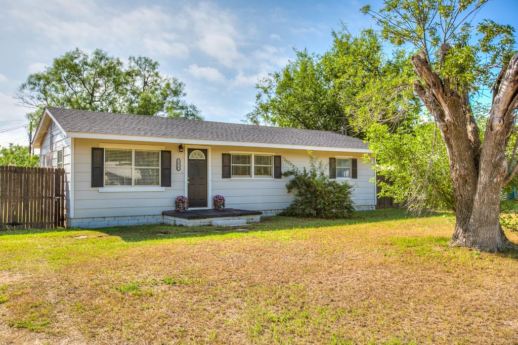 Image 1 of property listing at 1630 Canal Road, San Angelo, TX 76904