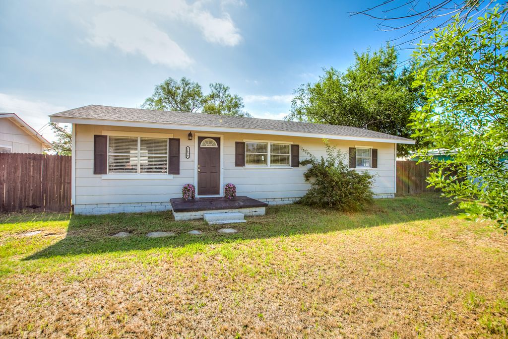 Image 4 of property listing at 1630 Canal Road, San Angelo, TX 76904