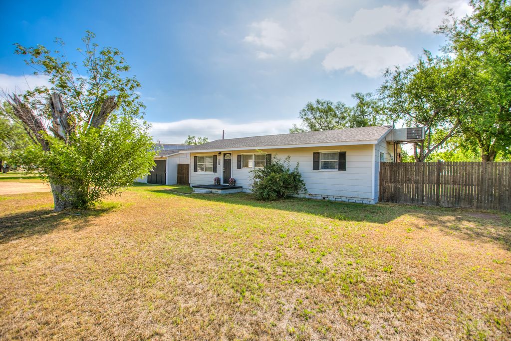 Image 6 of property listing at 1630 Canal Road, San Angelo, TX 76904