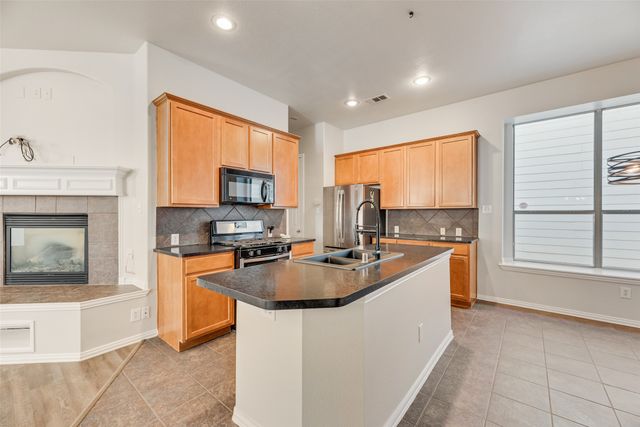 1829 Forsythe Drive, Savannah, TX 76227