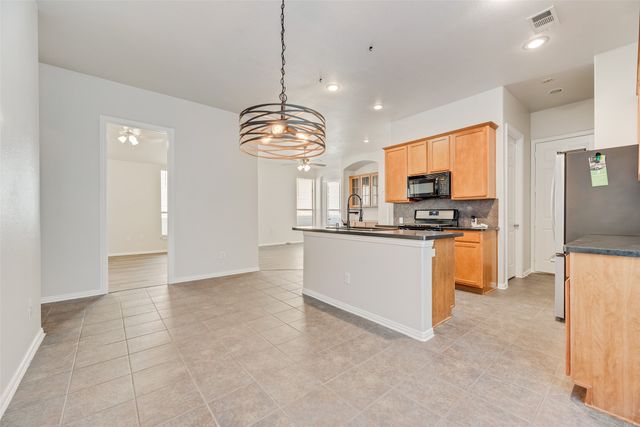 1829 Forsythe Drive, Savannah, TX 76227