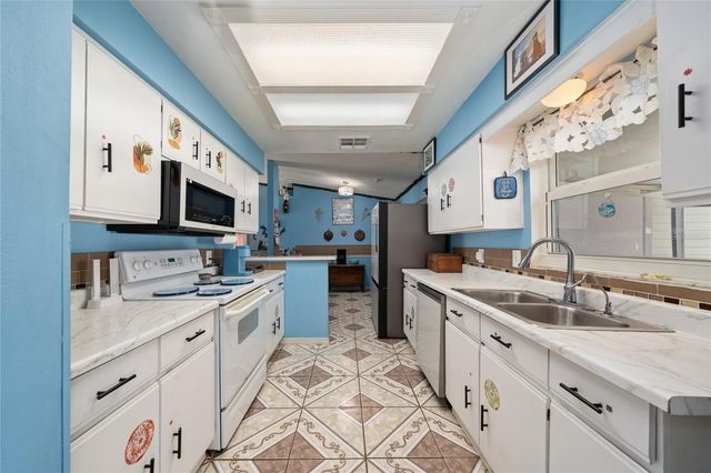 4701 LAKE SHORE DRIVE, St Cloud, FL 34772