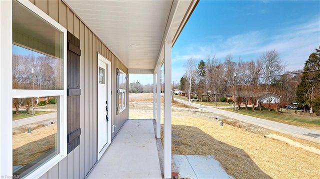 1107 SUNSET Drive, Thomasville, NC 27360