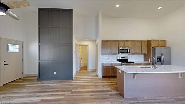 1107 SUNSET Drive, Thomasville, NC 27360