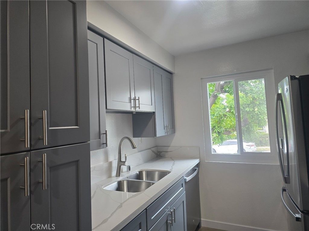 Image 3 of property listing at 1661 Neil Armstrong 166, Montebello, CA 90640