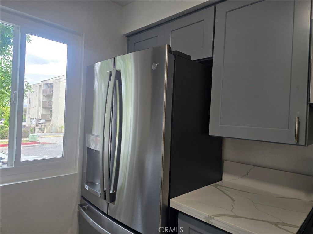 Image 5 of property listing at 1661 Neil Armstrong 166, Montebello, CA 90640